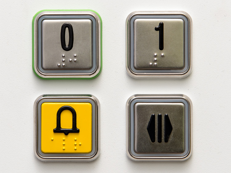 Кнопки управления в кабине лифта